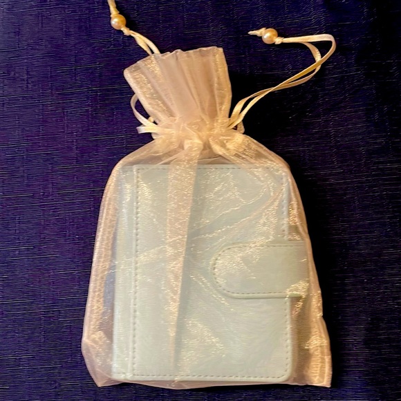 Creative Memories Other - NEW CM Mini Picfolio for wallet pictures or business cards